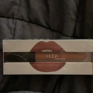 Huda Beauty Liquid Matte Lipstick